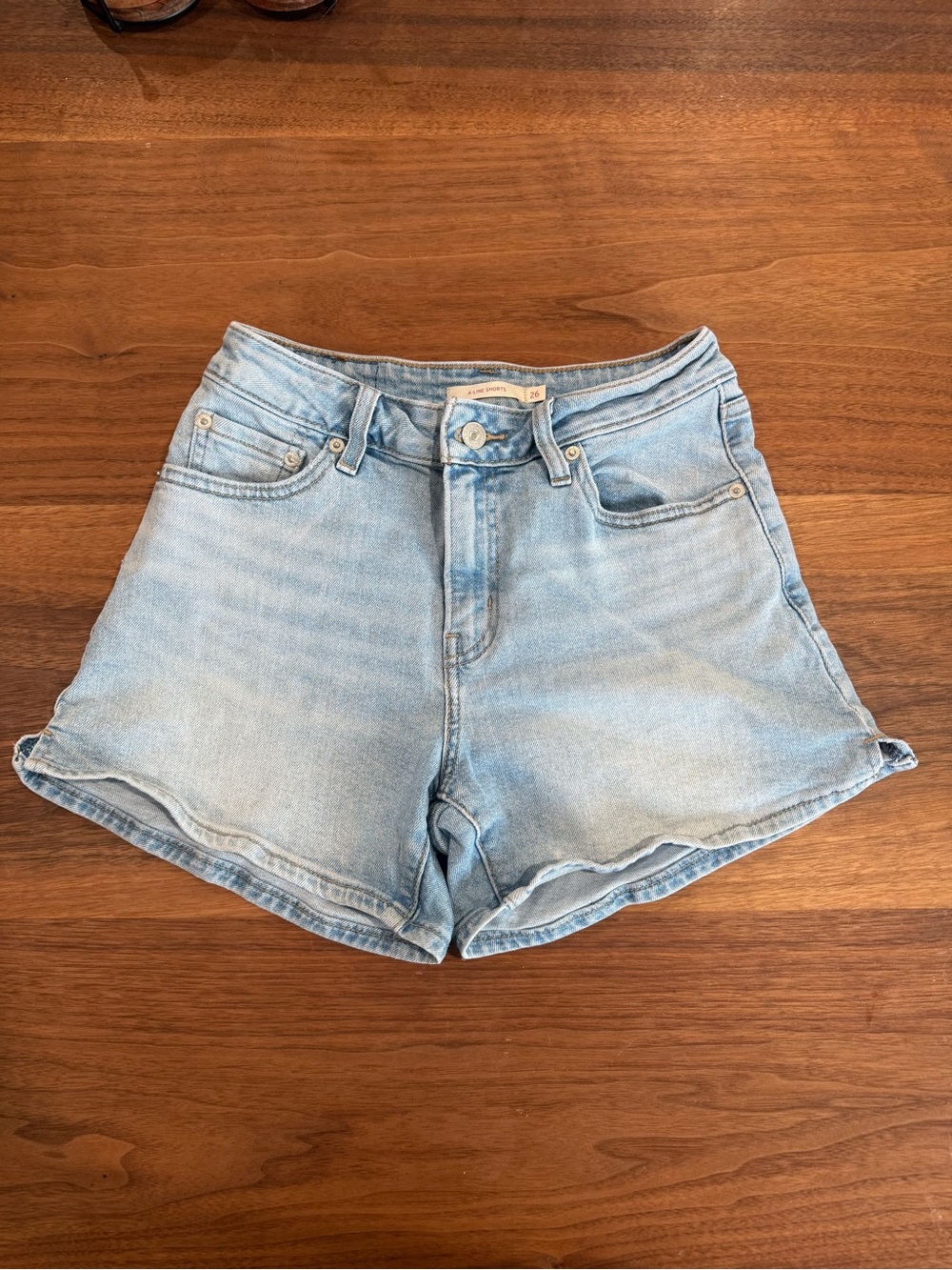 Levi Light Wash Denim Shorts ♡